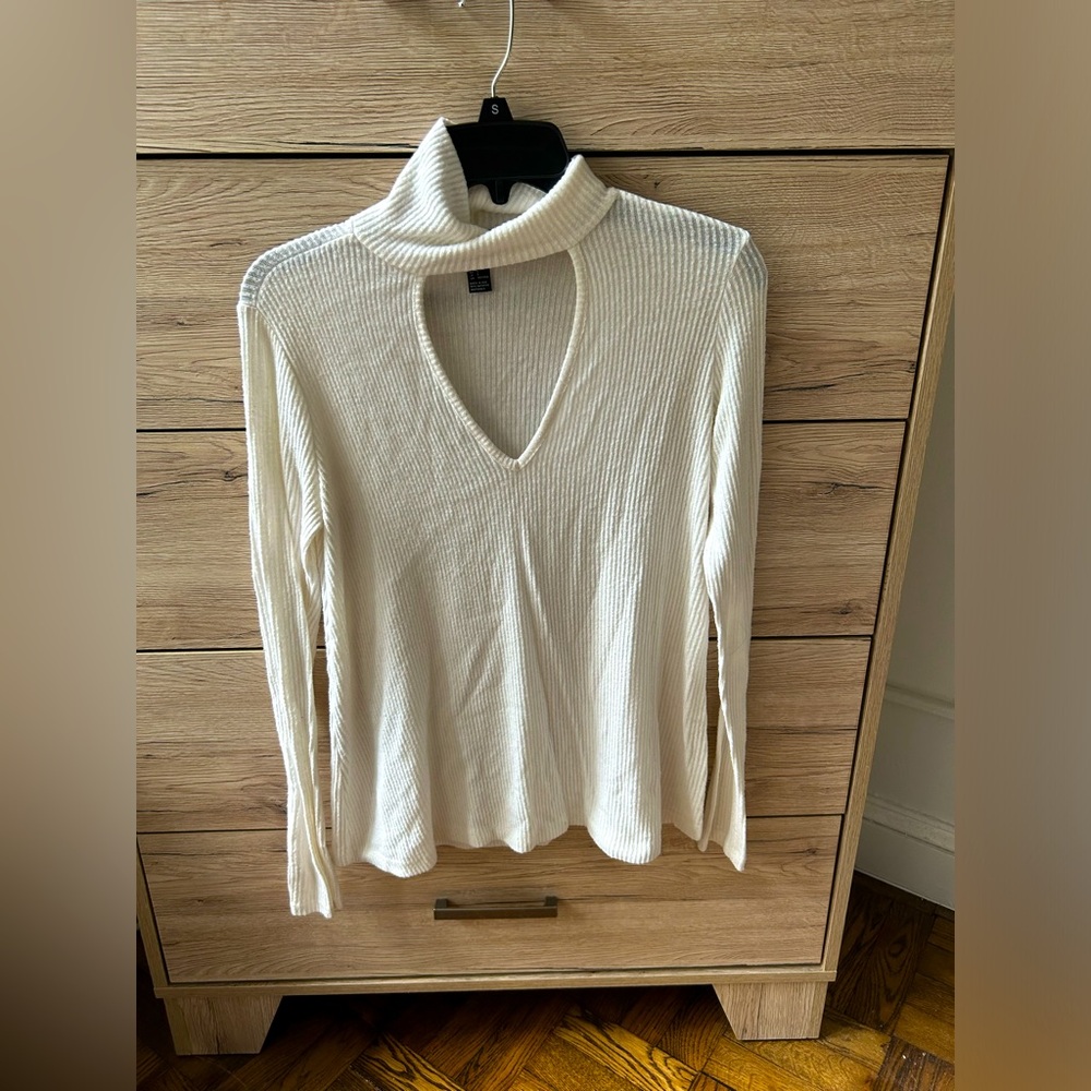 White chest cutout long sleeve turtleneck top Forever21